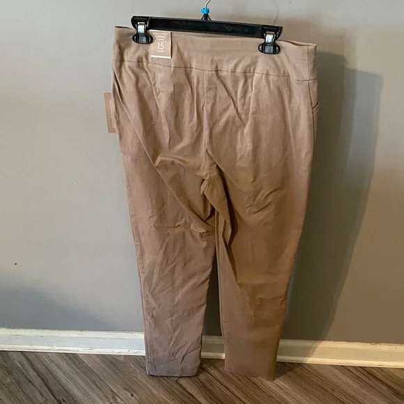Chico's Slim Pull-On Trousers in Taupe NEW with tags - Picture 4 of 7